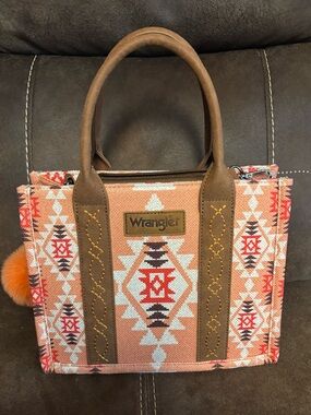 Nwt Wrangler Peach Aztec Tote
